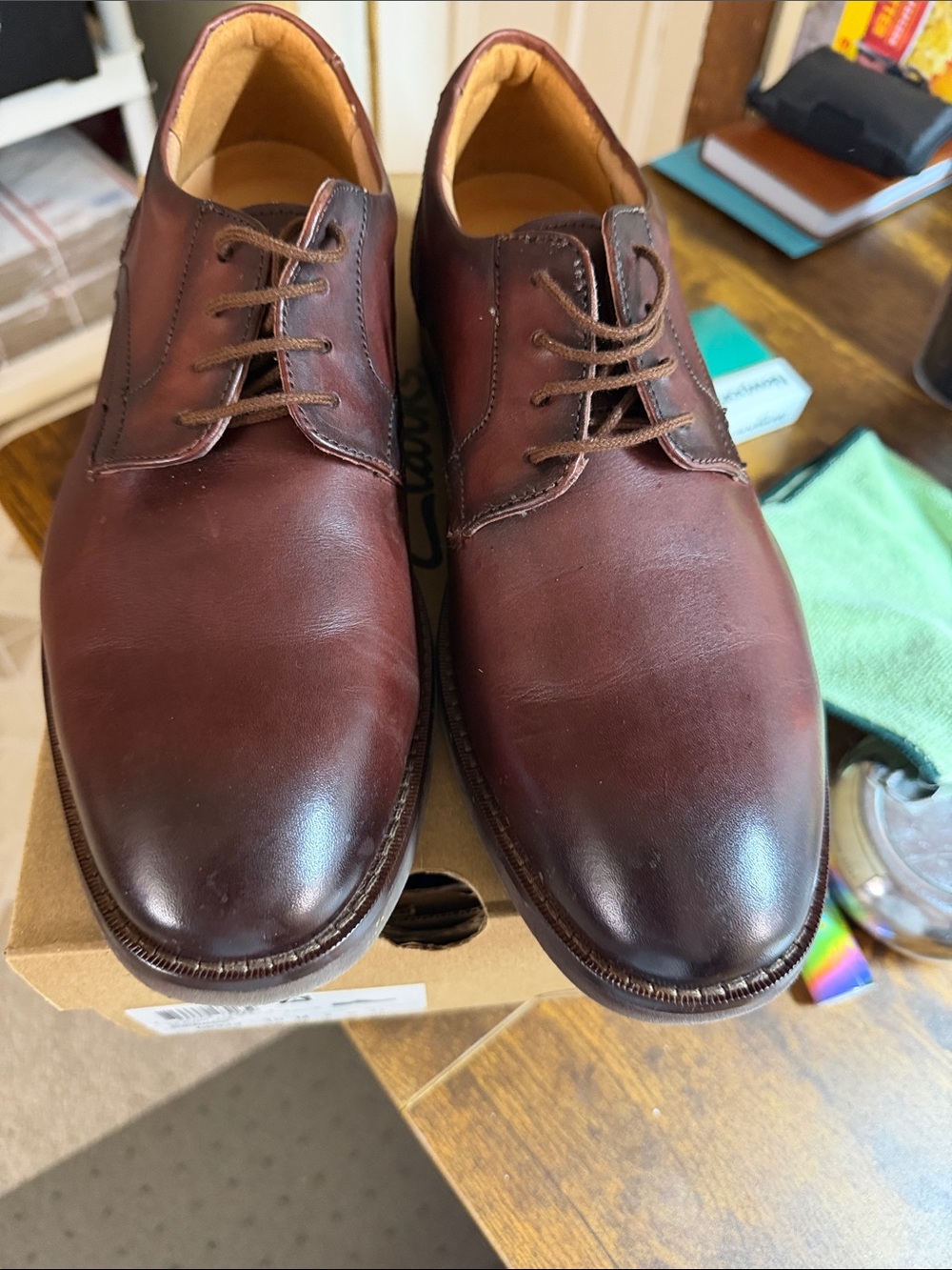 Clarks Men's Burgundy Leather Derby Shoes - Lace-Up Oxford Style